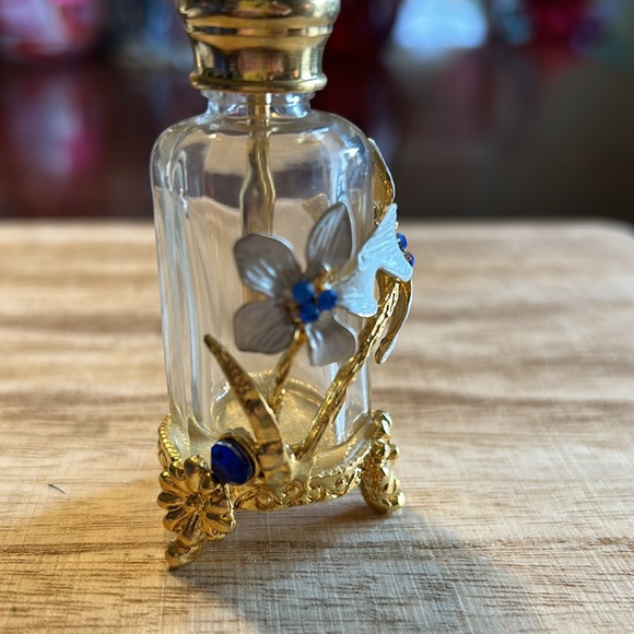 💕HOST PICK 💕Perfume Bottle Vintage 3 Leg White Flowers Blue Crystals Gold Tone - Picture 5 of 16